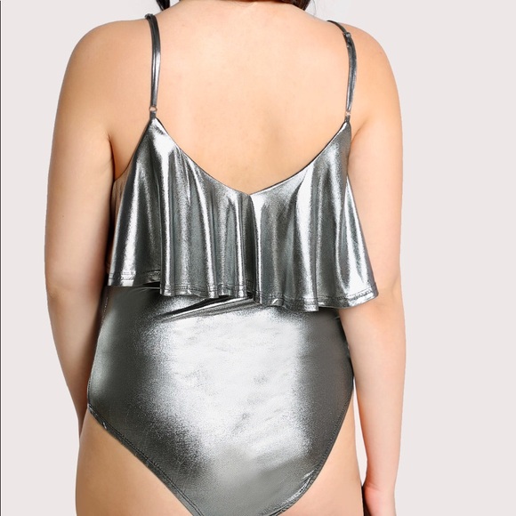 🆕➕Silver metallic ruffle breast cami bodysuit - Picture 5 of 7